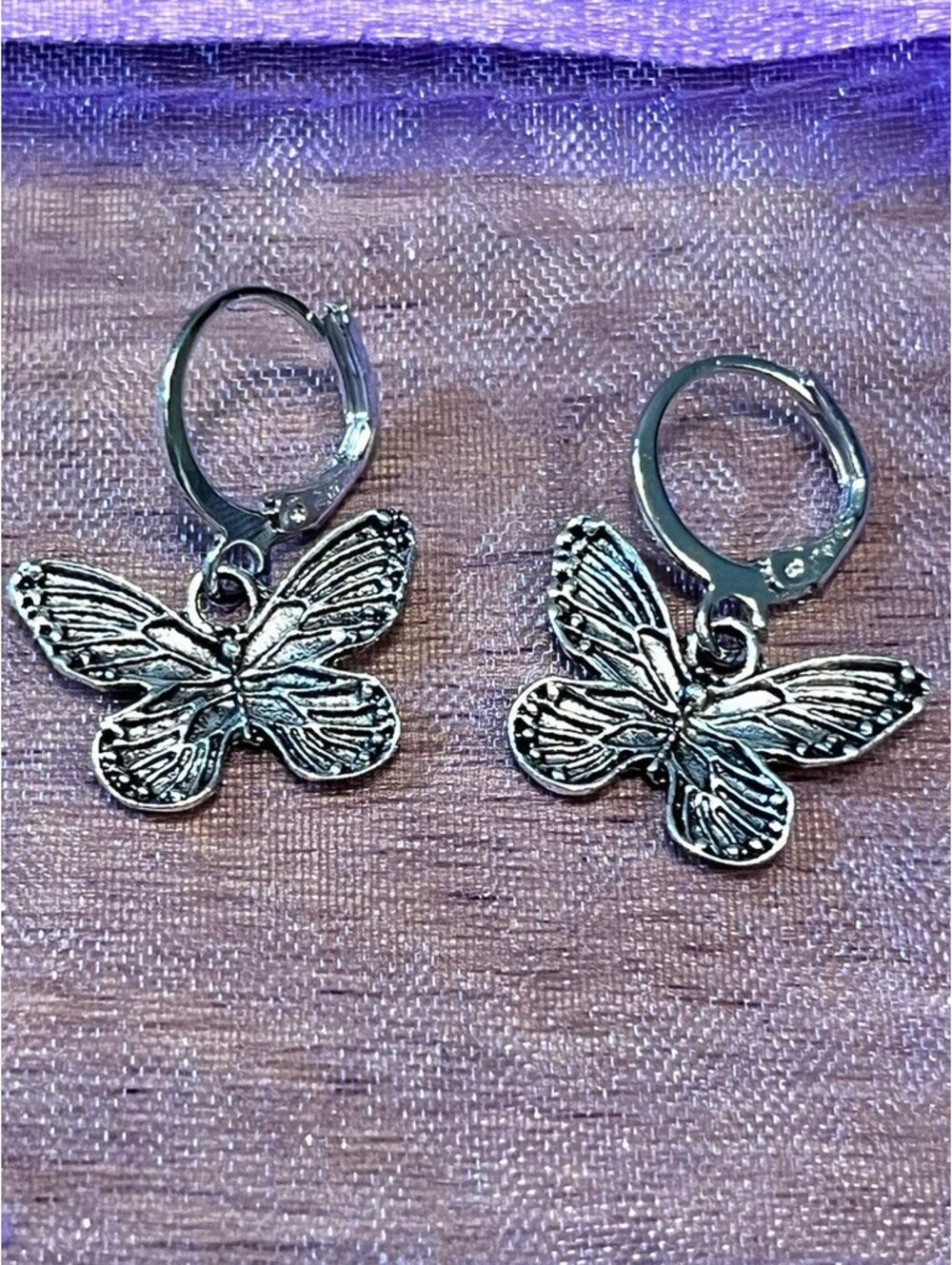 Chic Silver Butterfly Dangle Earrings - Lightweight & Stylish!